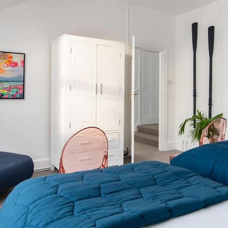 Tranquil Beachfront Beautiful 2-Bed Apartment Дийл Екстериор снимка